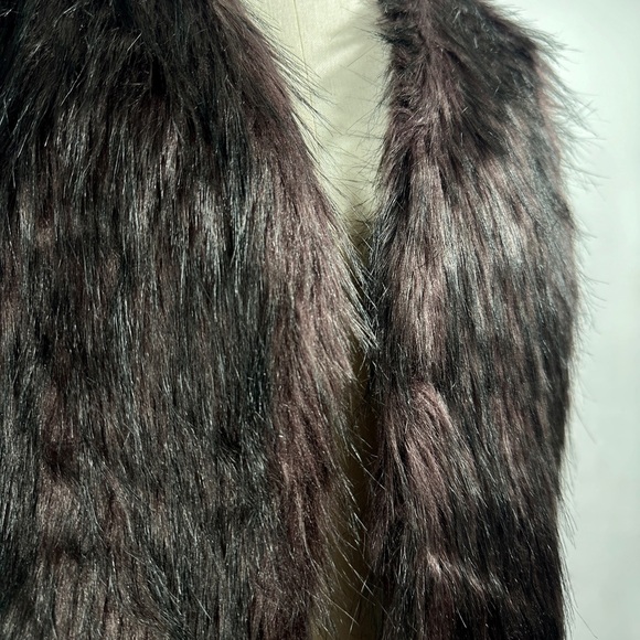 Womens Sebby Collection black & burgundy Faux Fur‎ Open Front Vest Size Large - Picture 2 of 8